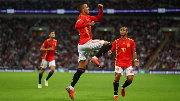 Selebrasi pemain Spanyol usai cetak gol ke gawang Inggris. Copyright: © Getty Images