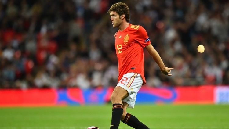Marcos Alonso memainkan debut untuk negaranya dalam laga Inggris vs Spanyol Copyright: © Getty Images