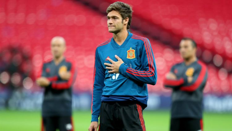 Marcos Alonso jelang debut untuk negaranya di laga Inggris vs Spanyol Copyright: © Getty Images