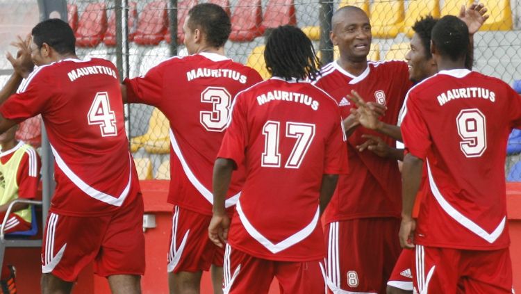 Para pemain Timnas Mauritius melakukan selebrasi. Copyright: © blog.airmauritius.com
