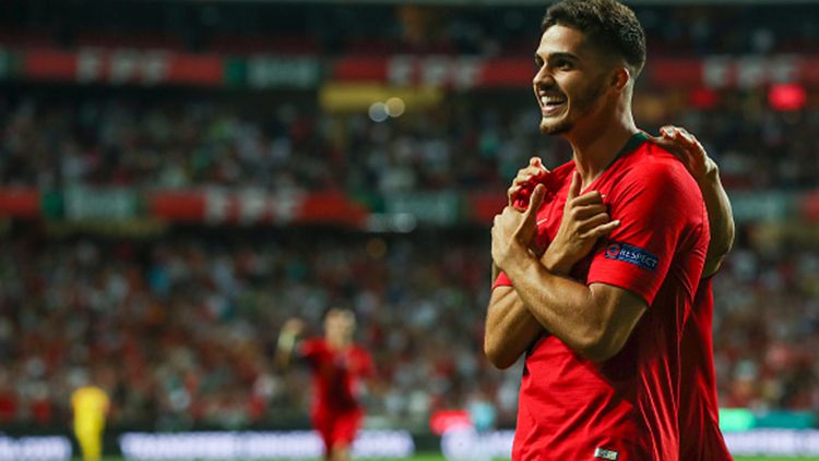 Andre Silva berselebrasi usai mencetak gol ke gawang Italia dalam laga lanjuta UEFA Nations League. Copyright: © Getty Images/Carlos Rodrigues