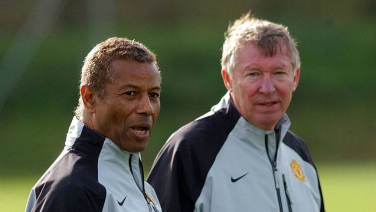 Sir Alex Ferguson dan Francisco Filho saat keduanya melatih Manchester United. Copyright: © Folha