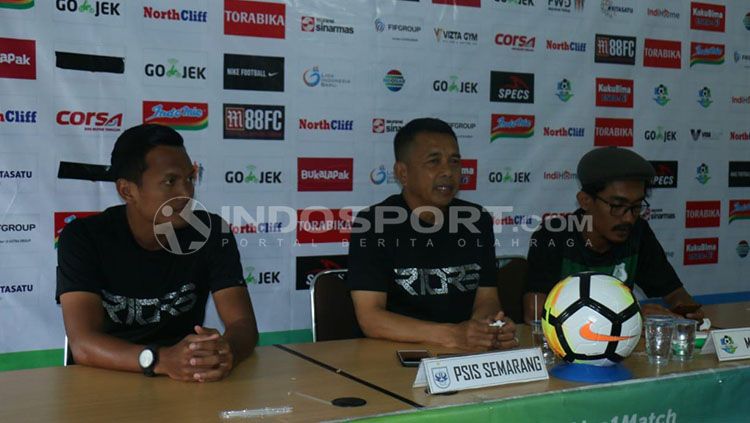 Tim PSIS memberikan keterangan jelang pertandingan kontra PSMS Medan. Copyright: &copy; Kesuma Ramadhan