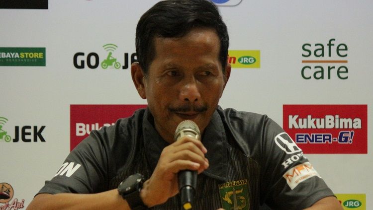 Pelatih Persebaya, Djadjang Nurdjaman, saat konfrensi pers. Copyright: © Fitra Herdian/INDOSPORT