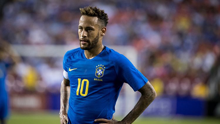 Setelah dianggap tak layak jadi kapten Paris Saint-Germain (PSG), Neymar juga dinilai tak cocok jadi kapten Timnas Brasil. Copyright: © Getty Images
