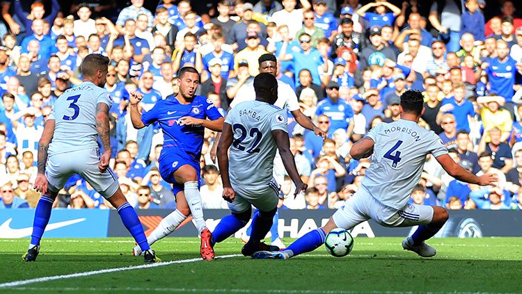 Eden Hazard saat turun membela Chelsea melawan Cardiff City di pekan kelima Liga Primer Inggris 2018/19. Copyright: © Getty Images/Marc Atkins