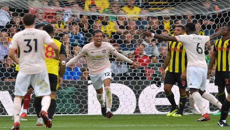 Chris Smalling merayakan gol yang dicetaknya ke gawang Watford. Copyright: © Sky Sport