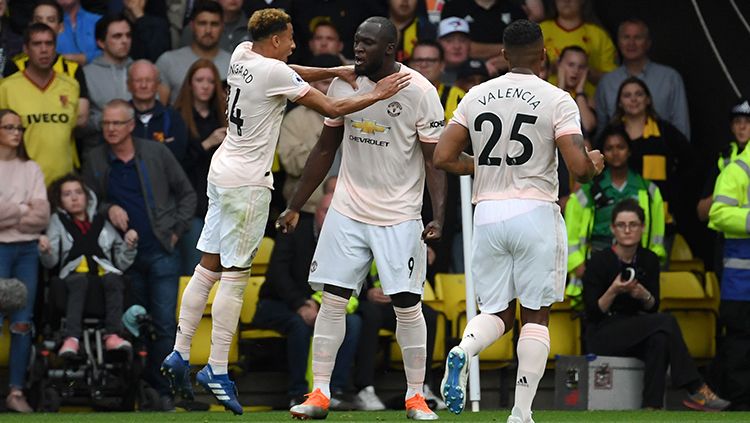 Romelu Lukaku berselebrasi usai membuka keunggulan Man United atas Watford. Copyright: © Getty Images/Ross Kinnaird