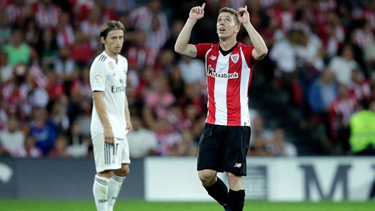 Iker Muniain saat berselebrasi usai mencetak gol ke gawang Real Madrid. Copyright: © Getty Images/Juan Manuel Serrano Arce