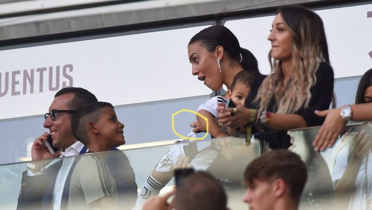 Kekasih Ronaldo, Georgina Rodriguez saat menyaksikan pertandingan Juventus melawan Sassuolo, Minggu (16/09/18). Copyright: &copy; Daily Mail