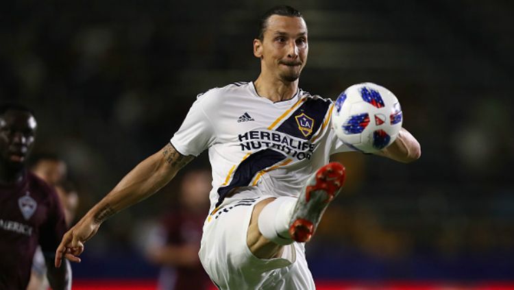 Zlatan Ibrahimovic mendapat pujian dari pelatih LA Galaxy, Guillermo Barros Schelotto. Copyright: © Getty Images