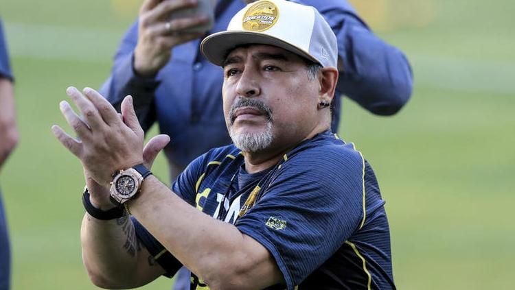 Diego Maradona kini menjadi pelatih di sebuah klub Meksiko, Dorados de Sinaloa. Copyright: © Four Four Two
