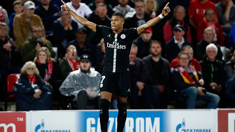 Kylian Mbappe angkat bicara soal kabar yang menyebut ia akan hengkang dari Paris Saint-Germain. Copyright: © Getty Images/Julian Finney