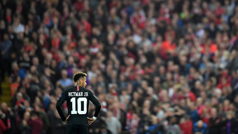 Neymar saat bermain di Anfield. Copyright: © Getty Images