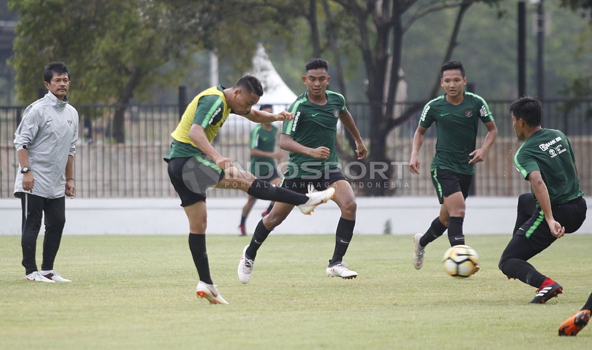 Situasi latihan pemain Timnas Indonesia U-19. Copyright: © Herry Ibrahim/INDOSPORT