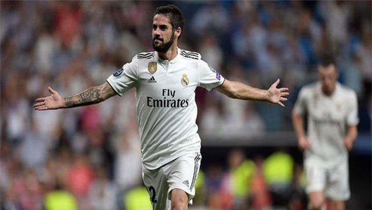 Manchester City kabarnya tengah mengincar gelandang Real Madrid, Isco, untuk menggantikan David Silva. Copyright: © Sport English