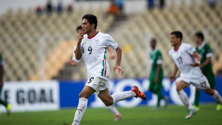 Salah satu penyerang Iran U-16 tengah melakukan selebrasi. Copyright: © AFC
