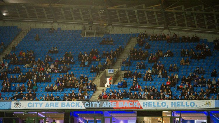 Banyak kursi kosong saat laga Man City vs Lyon Copyright: © Rex Features