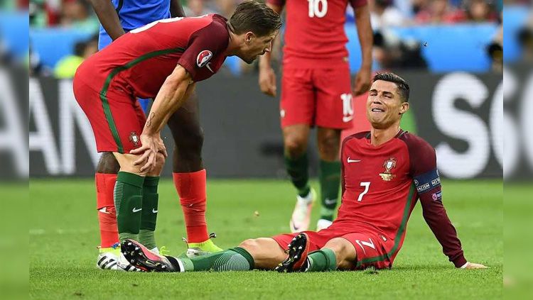 Ronaldo menangis saat final Piala Eropa 2016. Copyright: © Getty Images