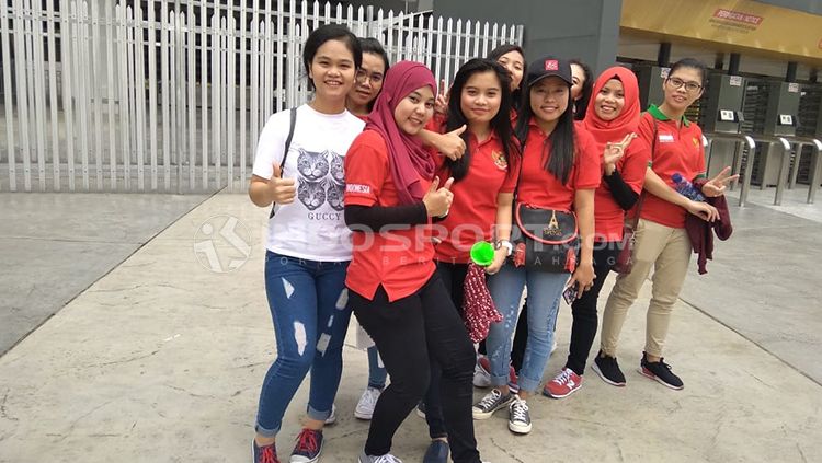 Tenaga kerja Indonesia di Malaysia, datang ke Stadion Bukit Jalil untuk menyaksikan langsung Timnas U-16 di laga Piala Asia U-16 Copyright: © Abdurrahman.R/INDOSPORT