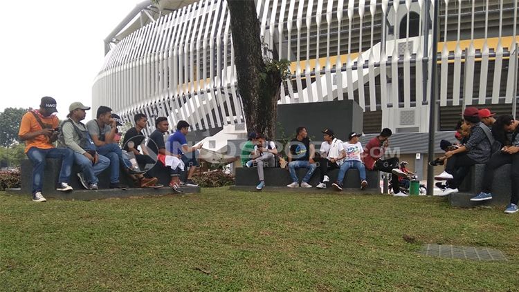 Tenaga kerja Indonesia di Malaysia, datang ke Stadion Bukit Jalil untuk menyaksikan langsung Timnas U-16 di laga Piala Asia U-16 Copyright: © Abdurrahman.R/INDOSPORT