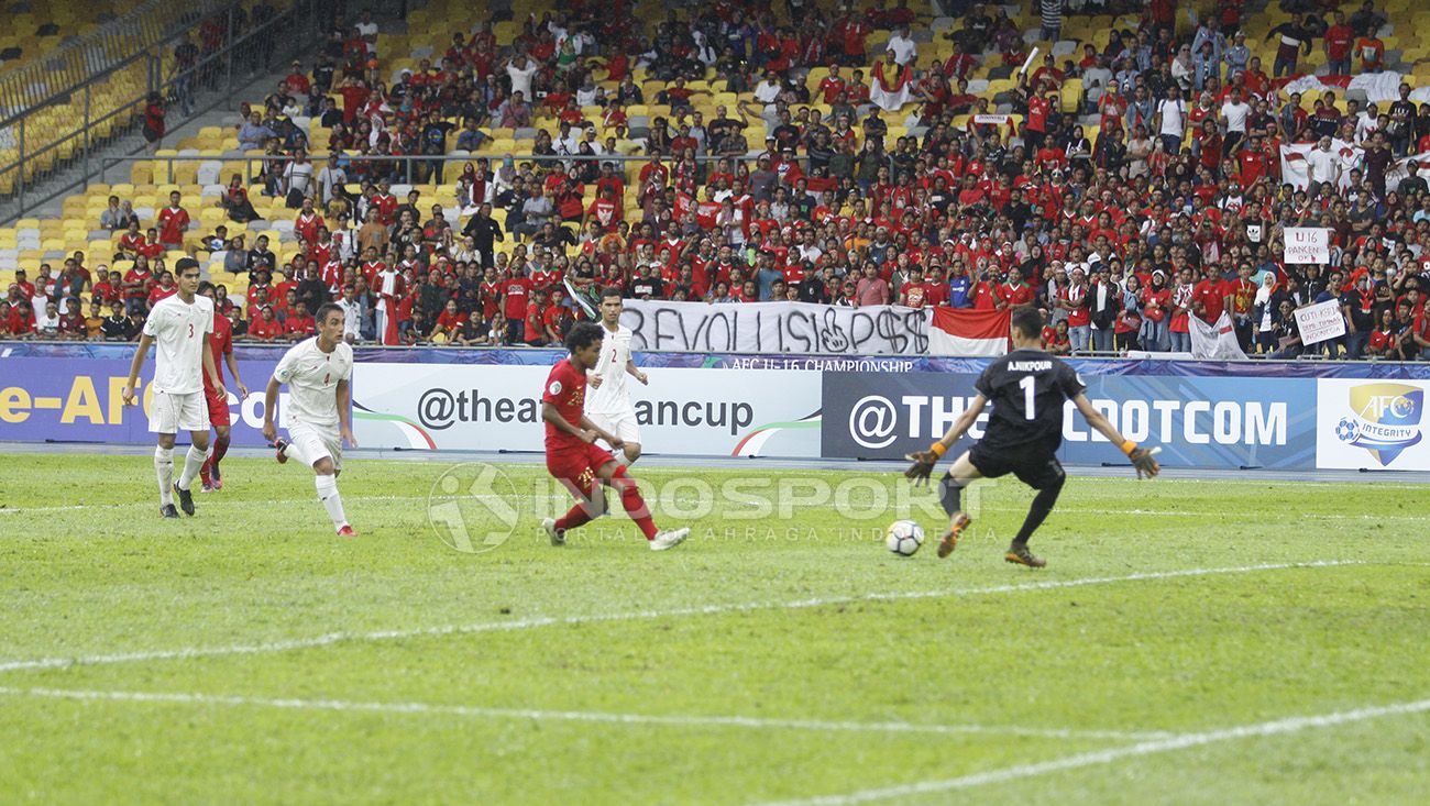 Proses gol Bagas Kaffa ke gawang Iran. Copyright: © Abdurrahman Ranala/Indosport.com