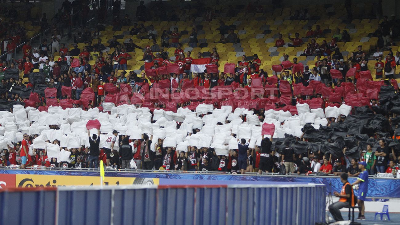 Suporter Indonesia di Piala Asia U-16 2018. Copyright: © Abdurrahman Ranala/Indosport.com