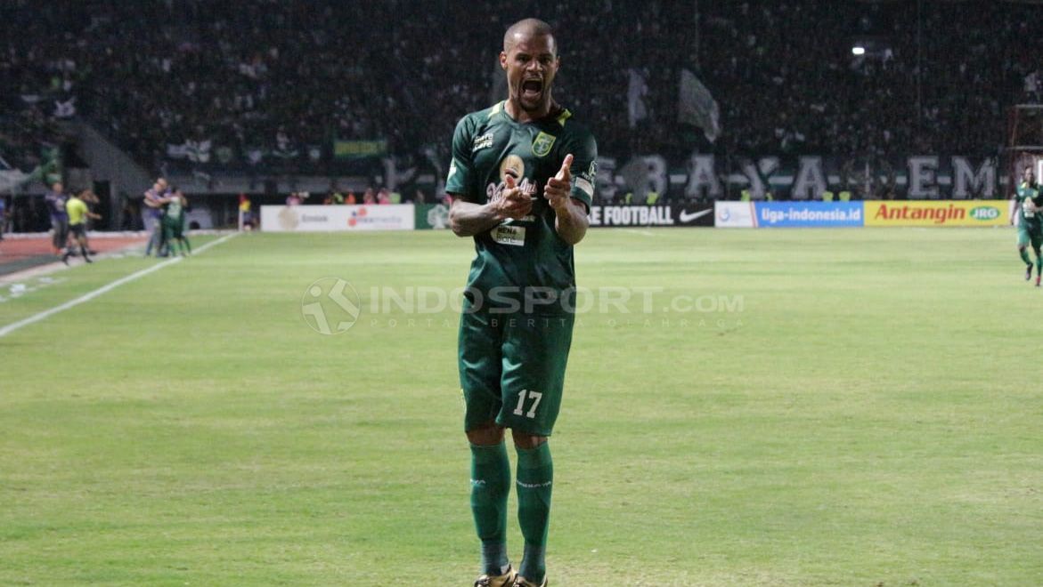 Selebrasi gol kedua david da silva lewat tendangan pinalti. Copyright: © Fitra Herdian/Soicaumienbac.cc