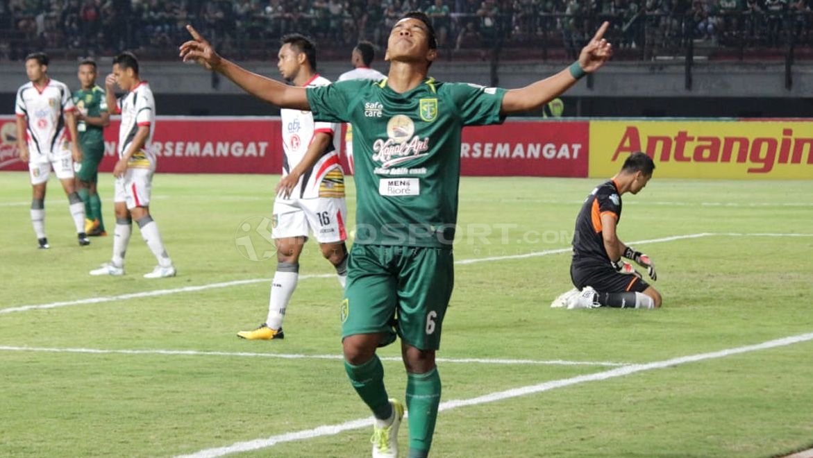 Eks gelandang Persebaya Surabaya, Misbakus Solikin, resmi berseragam Madura United untuk mengarungi Liga 1 2020. Copyright: © Fitra Herdian/Indosport.com