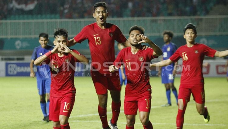 Penggawa Timnas U-19 Indonesia melakukan selebrasi. Copyright: © Herry Ibrahim/INDOSPORT