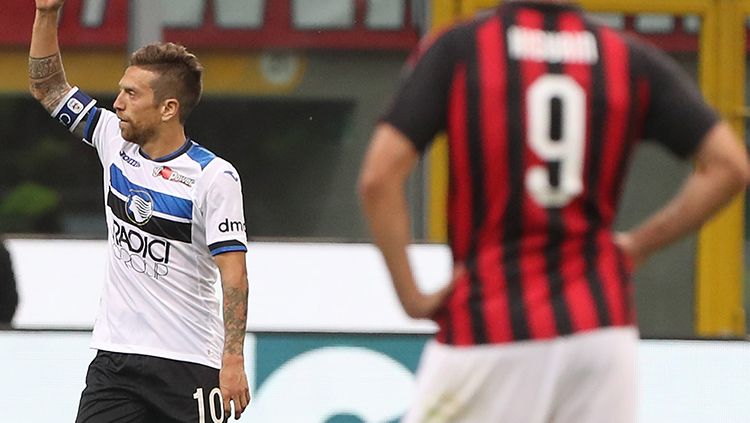 Papu Gomez berselebrasi usai mencetak gol ke gawang Atalanta. Copyright: © Getty Images