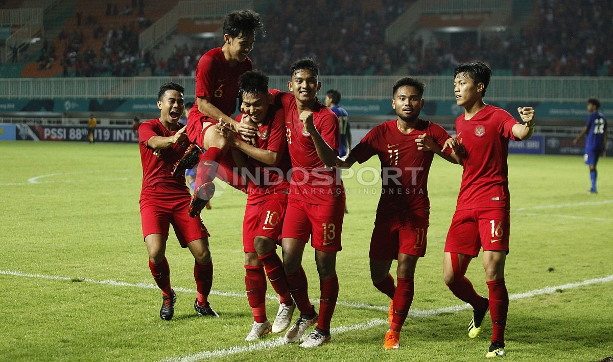 Selebrasi para pemain Timnas Indonesia U-19. Copyright: © Herry Ibrahim/INDOSPORT