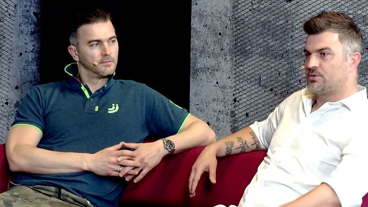 Marcin Zewlakow dan Michael Zewlakow, pesepakbola kembar dari Polandia. Copyright: © Youtube ZapinamypasyTV