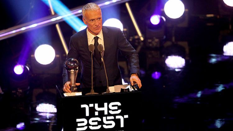 Didier Deschamps dinobatkan sebagai pelatih terbaik dunia 2018. Copyright: © Getty Images