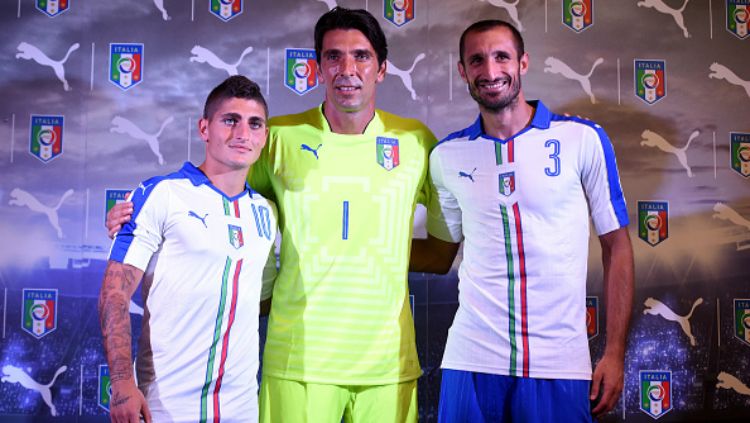 Marco Verratti, Gianluigi Buffon, dan Giorgio Chiellini di Timnas Italia. Copyright: © Getty Images