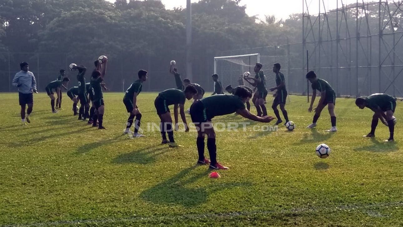 Latihan Timnas U-16 di Malaysia jelang babak perempatfinal melawan Australia U-16. Copyright: © Zainal Hasan/Indosport.com