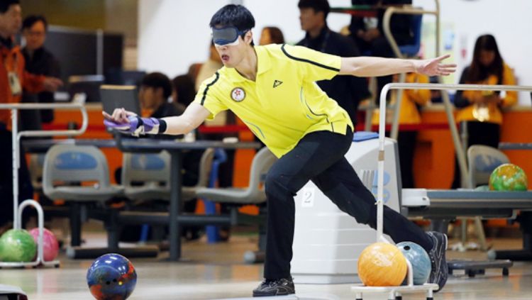 Olahraga Bowling. Copyright: © http://hkpd2016.hkparalympic.org