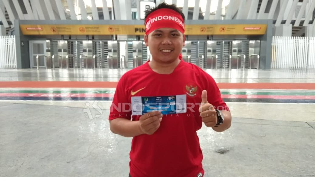 Dukungan suporter Timnas Indonesia U-16 terus mengalir. Mereka pun berduyun-duyun memadati Stadion Bukit Jalil, Malaysia. Copyright: © Zainal Hasan/Soicaumienbac.cc