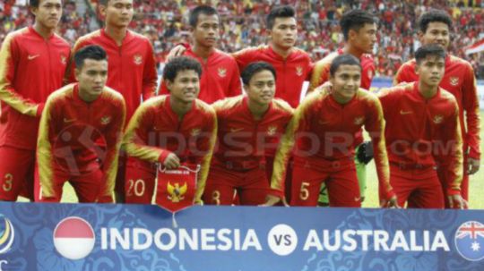 Foto Timnas Indonesia U-16 jelang pertandingan vs Australia di perempat final Piala Asia U-16 2018. Skuad besutan Fakhri Husaini kalah 2-3 dan gagal ke Piala Dunia U-17. Copyright: © Abdurrahman Ranala/INDOSPORT