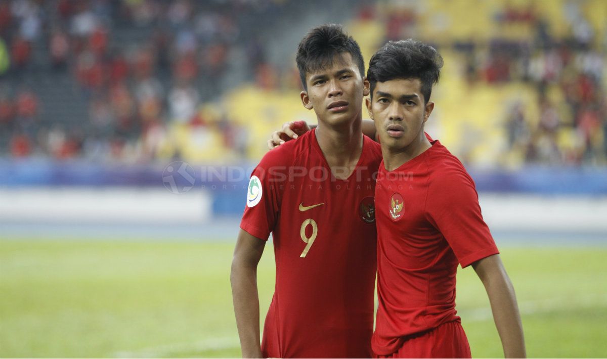 Sutan Zico dan Amanar tampak lesu usai laga Timnas Indonesia U-16 vs Australia di Piala Asia U-16 2018. Copyright: © Abdurrahman Ranala/INDOSPORT