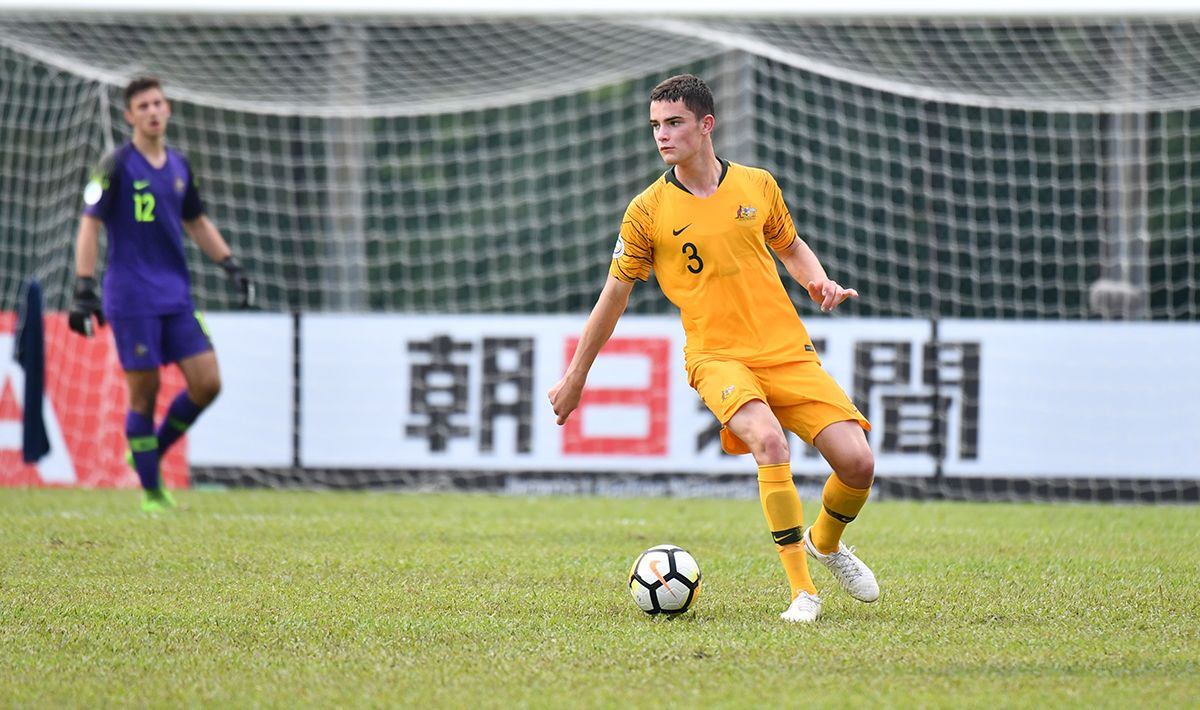 Pemain Australia Daniel Walsh saar melawan Irak. Copyright: © 2018 Asian Football Confederation (AFC)
