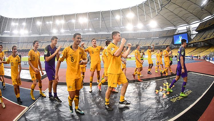 Para pemain Australia U-16 merayakan keberhasilan lolos ke semifinal Piala Asia U-16 2018. Copyright: © AFC