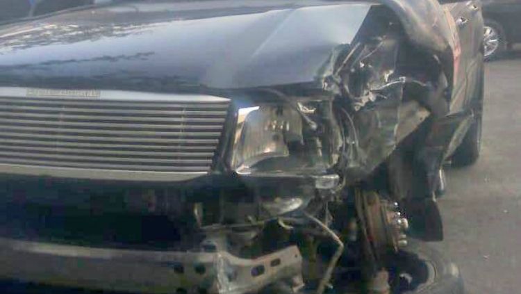 Mobil Land Cruiser yang ditumpangi Marko Simic alami kecelakaan di Semanggi, Selasa (02/10/18). Copyright: © @TMCPoldaMetro