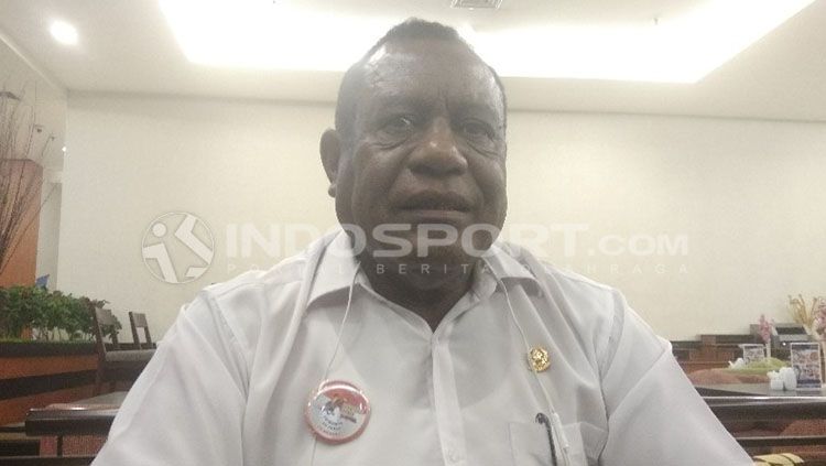 Kabar duka menyelimuti dunia sepak bola Papua, dimana legenda kiper Persipura Jayapura Nico Dimo tutup usia. Copyright: © Sudjarwo/INDOSPORT