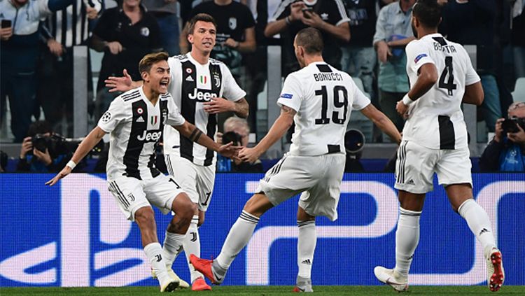 Skuat Juventus merayakan gol Dybala Copyright: © Getty Images