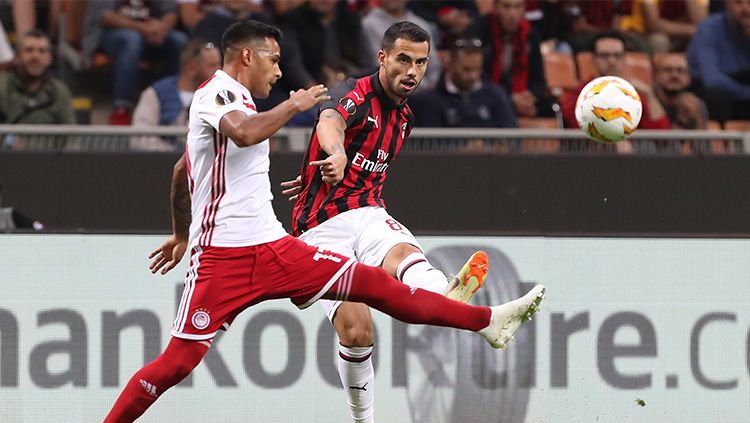 Suso berhasil melepaskan umpan lambung Copyright: © Getty Images