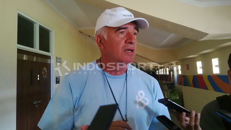 Pelatih Persib, Mario Gomez ditemui di Stadion Si Jalak Harupat, Kabupaten Bandung, Jumat (05/10/2018). Copyright: © INDOSPORT/Arif Rahman