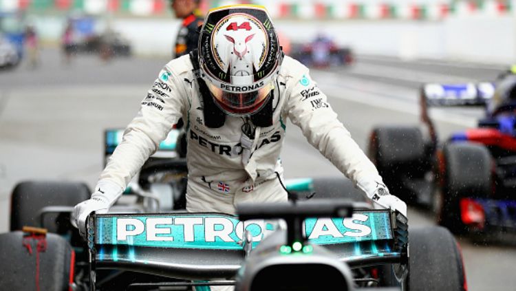Lewis Hamilton raih pole position di F1 GP Jepang. Copyright: © INDOSPORT