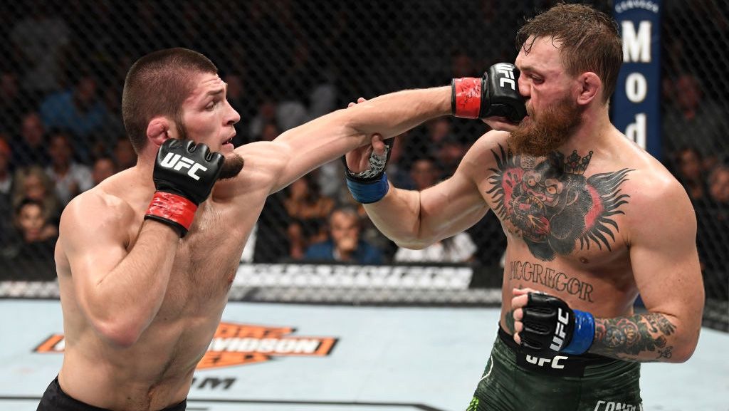 Petarung UFC asal Rusia, Khabib Nurmagomedov akhirnya mengungkapkan alasan mengapa ia ogah tanding ulang melawan Conor McGregor. Copyright: © Getty Images