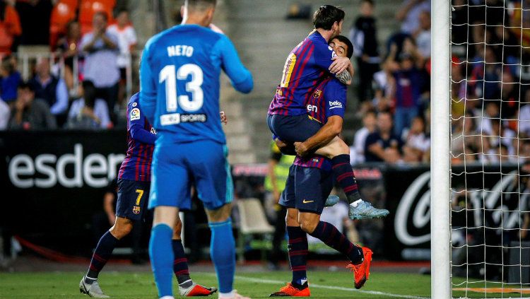 Lionel Messi yang merayakan gol saat laga Valencia vs Barcelona di La Liga Spanyol, Senin (08/10/18). Copyright: © Getty Images